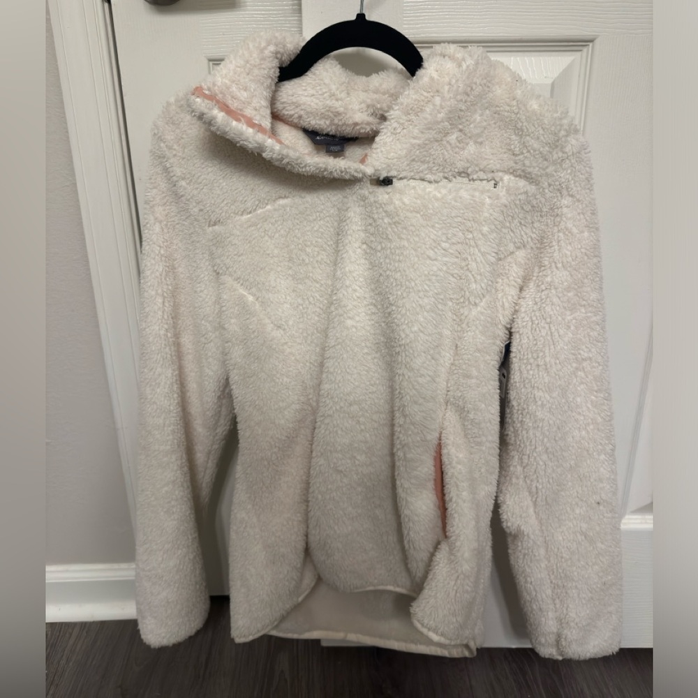 White/cream Sherpa Eddie Bauer pullover size large